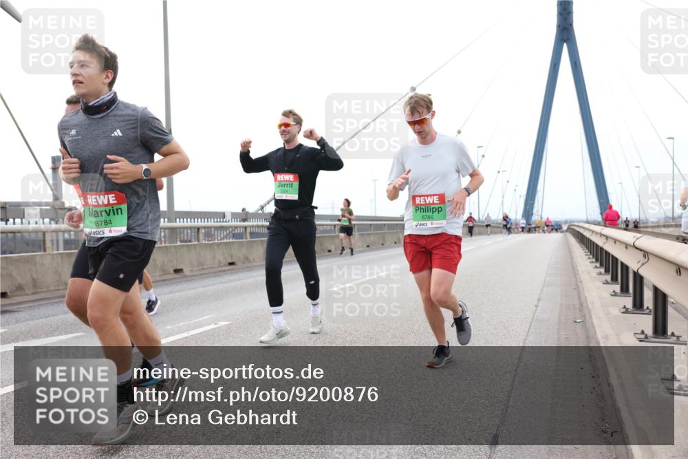 03.10.2025 - Köhlbrandbrückenlauf Lena Gebhardt http://msf.ph/oto/9200876 03.10.2025 15:42:14 Position 2 8784, 7224, 8786 meine-sportfotos.de