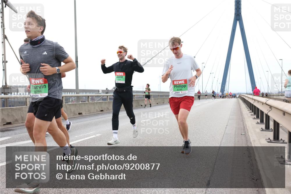 03.10.2025 - Köhlbrandbrückenlauf Lena Gebhardt http://msf.ph/oto/9200877 03.10.2025 15:42:14 Position 2 8784, 7224, 8786 meine-sportfotos.de