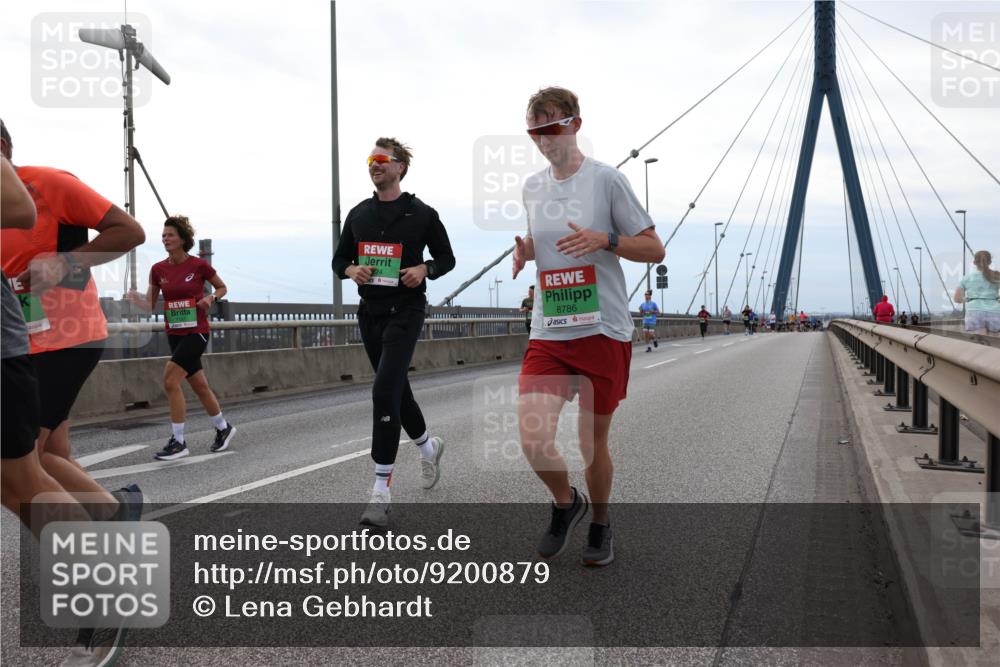 03.10.2025 - Köhlbrandbrückenlauf Lena Gebhardt http://msf.ph/oto/9200879 03.10.2025 15:42:15 Position 2 8786 meine-sportfotos.de