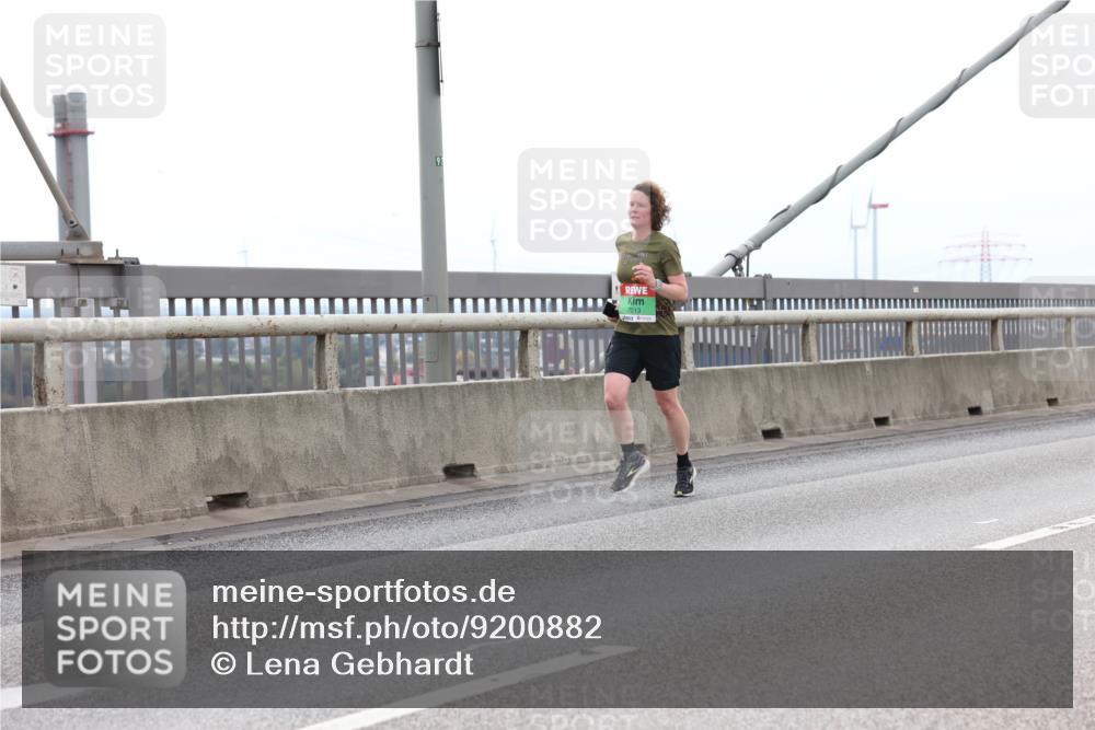 03.10.2025 - Köhlbrandbrückenlauf Lena Gebhardt http://msf.ph/oto/9200882 03.10.2025 15:42:16 Position 2 97, 7213 meine-sportfotos.de