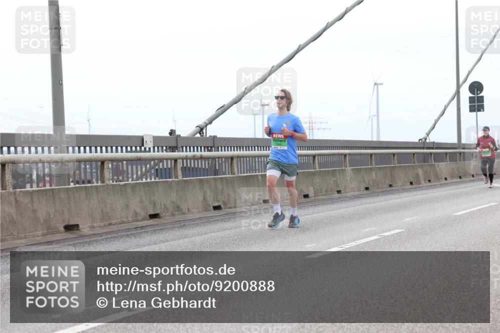 03.10.2025 - Köhlbrandbrückenlauf Lena Gebhardt http://msf.ph/oto/9200888 03.10.2025 15:42:18 Position 2 7338 meine-sportfotos.de