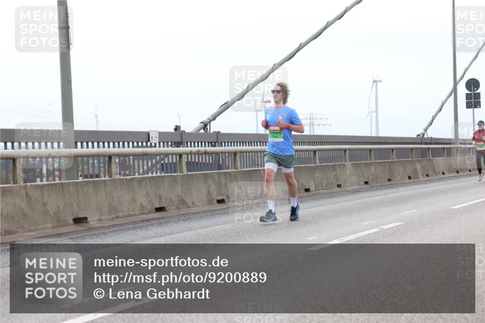 03.10.2025 - Köhlbrandbrückenlauf Lena Gebhardt http://msf.ph/oto/9200889 03.10.2025 15:42:18 Position 2  meine-sportfotos.de