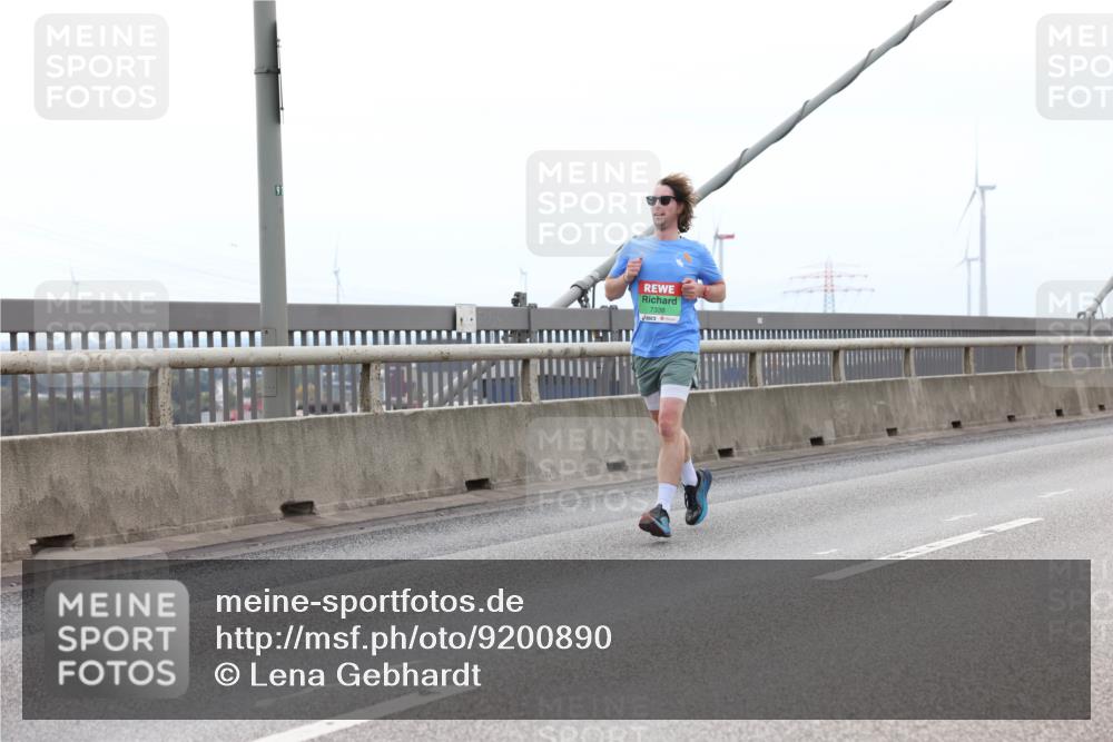03.10.2025 - Köhlbrandbrückenlauf Lena Gebhardt http://msf.ph/oto/9200890 03.10.2025 15:42:18 Position 2 91, 7338 meine-sportfotos.de