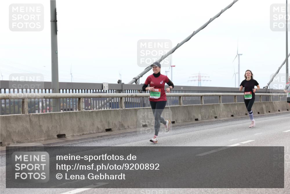 03.10.2025 - Köhlbrandbrückenlauf Lena Gebhardt http://msf.ph/oto/9200892 03.10.2025 15:42:23 Position 2 91, 7207 meine-sportfotos.de