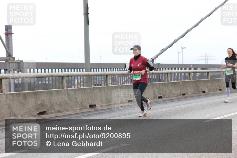 03.10.2025 - Köhlbrandbrückenlauf Lena Gebhardt http://msf.ph/oto/9200895 03.10.2025 15:42:23 Position 2 91, 7207 meine-sportfotos.de