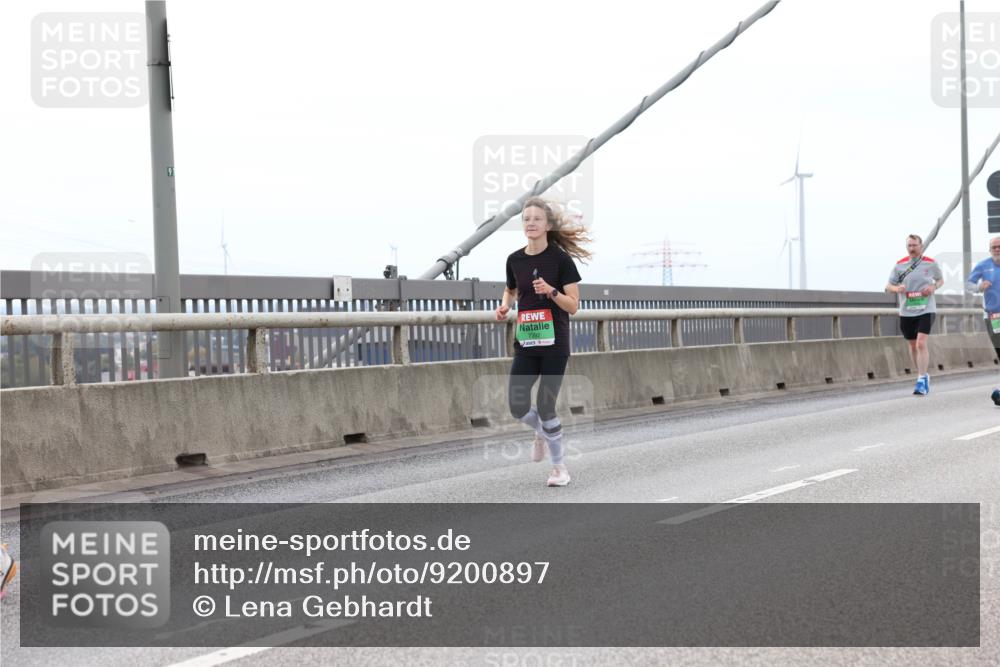 03.10.2025 - Köhlbrandbrückenlauf Lena Gebhardt http://msf.ph/oto/9200897 03.10.2025 15:42:24 Position 2 91 meine-sportfotos.de