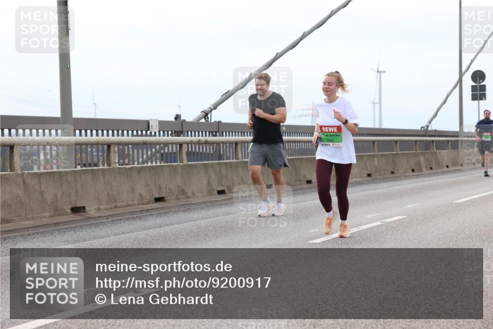 03.10.2025 - Köhlbrandbrückenlauf Lena Gebhardt http://msf.ph/oto/9200917 03.10.2025 15:42:32 Position 2 91, 7862 meine-sportfotos.de