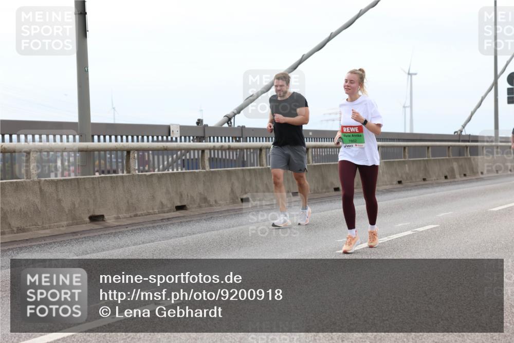03.10.2025 - Köhlbrandbrückenlauf Lena Gebhardt http://msf.ph/oto/9200918 03.10.2025 15:42:32 Position 2 91, 7862 meine-sportfotos.de