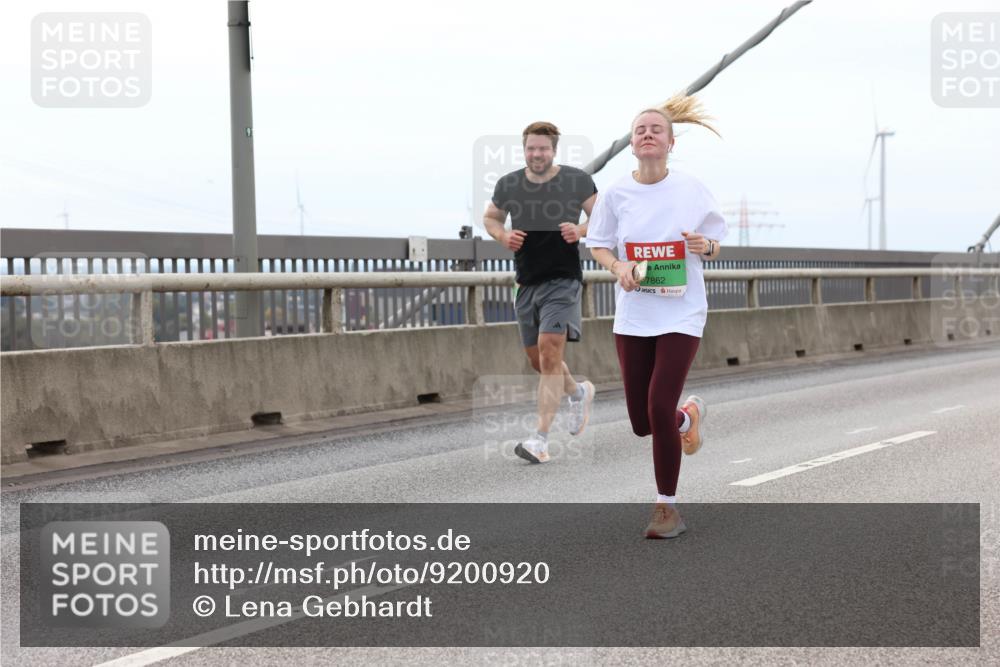03.10.2025 - Köhlbrandbrückenlauf Lena Gebhardt http://msf.ph/oto/9200920 03.10.2025 15:42:32 Position 2 7862 meine-sportfotos.de