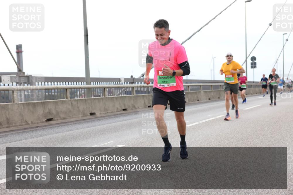 03.10.2025 - Köhlbrandbrückenlauf Lena Gebhardt http://msf.ph/oto/9200933 03.10.2025 15:42:35 Position 2 9191 meine-sportfotos.de