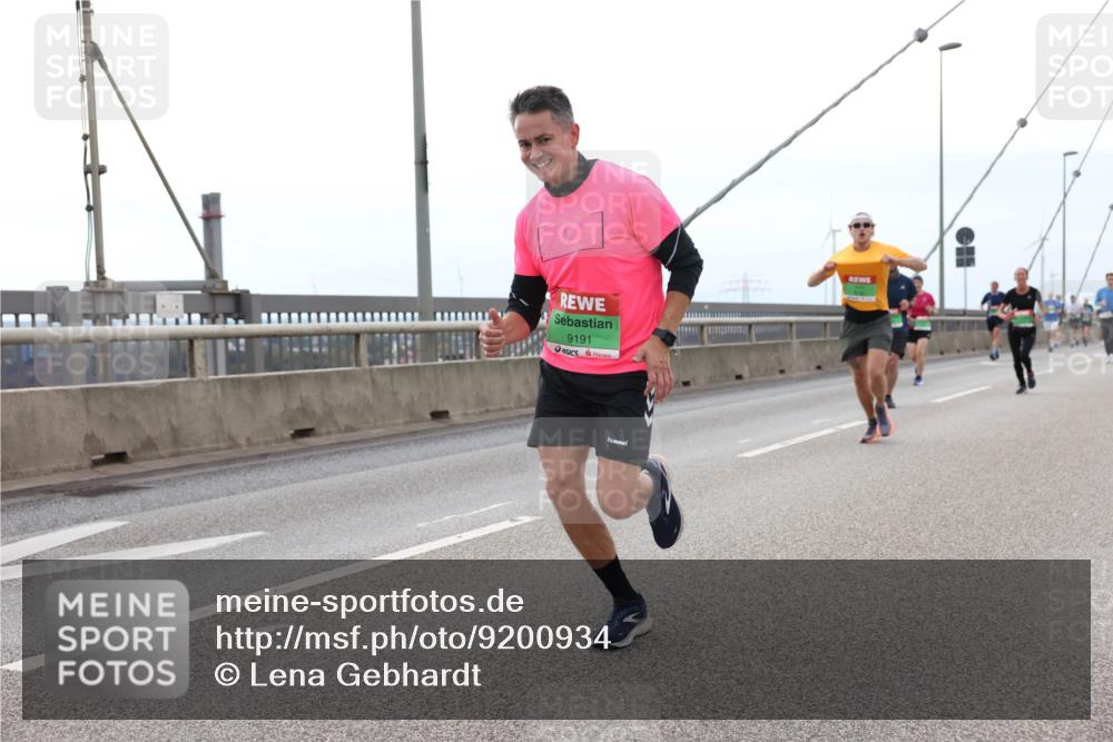 03.10.2025 - Köhlbrandbrückenlauf Lena Gebhardt http://msf.ph/oto/9200934 03.10.2025 15:42:35 Position 2 9191 meine-sportfotos.de
