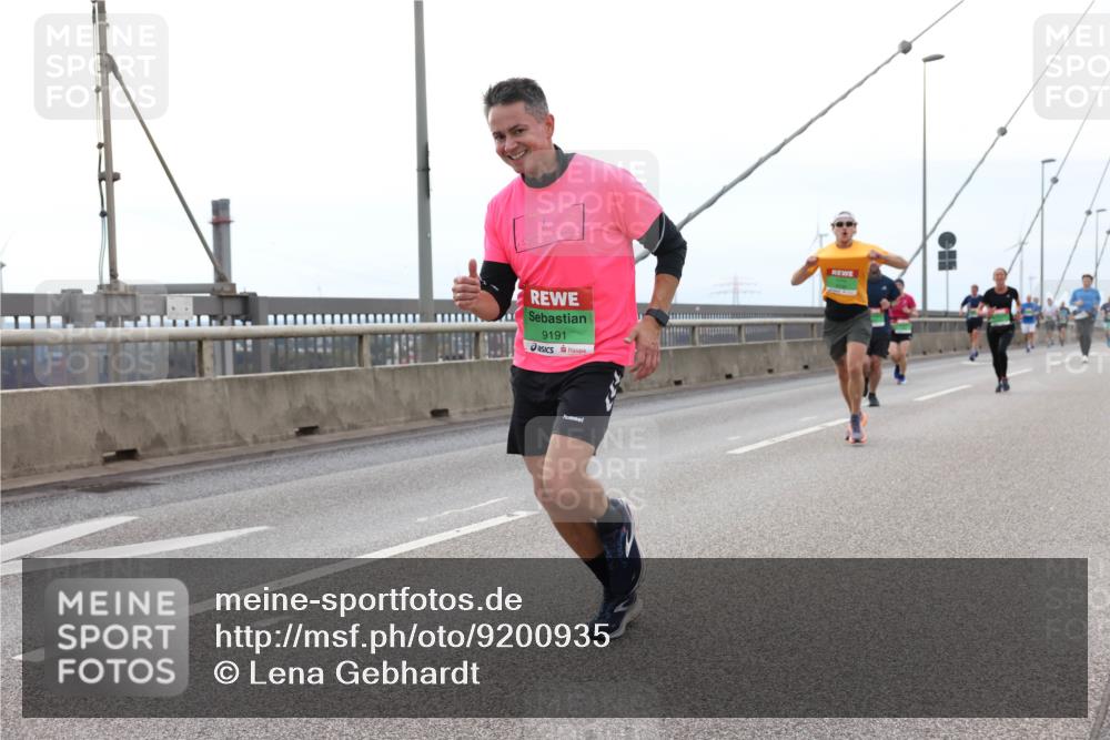 03.10.2025 - Köhlbrandbrückenlauf Lena Gebhardt http://msf.ph/oto/9200935 03.10.2025 15:42:36 Position 2 9191 meine-sportfotos.de