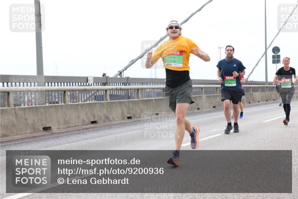 03.10.2025 - Köhlbrandbrückenlauf Lena Gebhardt http://msf.ph/oto/9200936 03.10.2025 15:42:36 Position 2 9730, 7513 meine-sportfotos.de