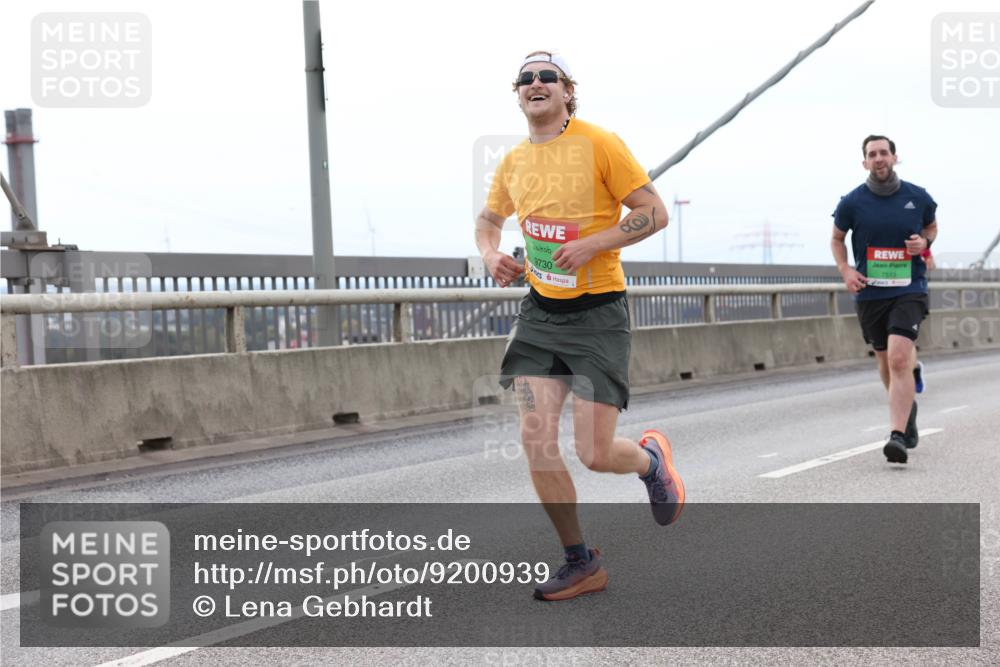 03.10.2025 - Köhlbrandbrückenlauf Lena Gebhardt http://msf.ph/oto/9200939 03.10.2025 15:42:37 Position 2 9730, 7513 meine-sportfotos.de