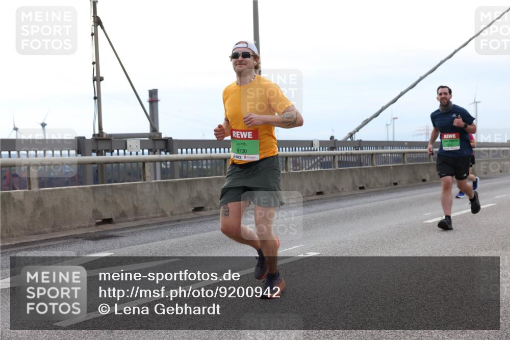 03.10.2025 - Köhlbrandbrückenlauf Lena Gebhardt http://msf.ph/oto/9200942 03.10.2025 15:42:37 Position 2 9730 meine-sportfotos.de
