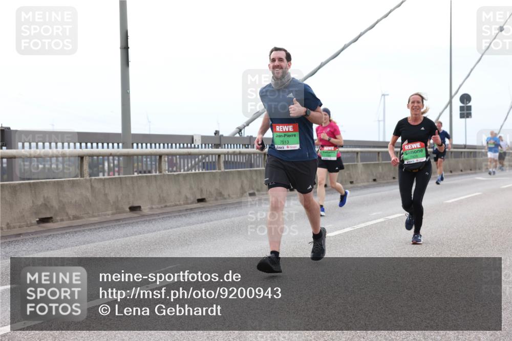 03.10.2025 - Köhlbrandbrückenlauf Lena Gebhardt http://msf.ph/oto/9200943 03.10.2025 15:42:38 Position 2 7513, 7428 meine-sportfotos.de