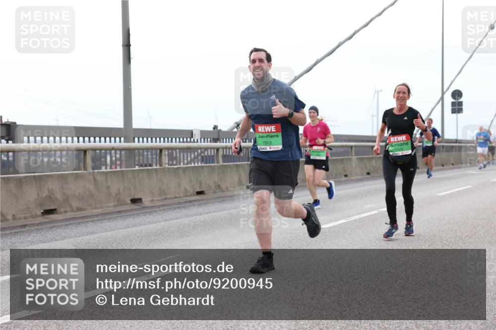 03.10.2025 - Köhlbrandbrückenlauf Lena Gebhardt http://msf.ph/oto/9200945 03.10.2025 15:42:38 Position 2 7513, 7428 meine-sportfotos.de
