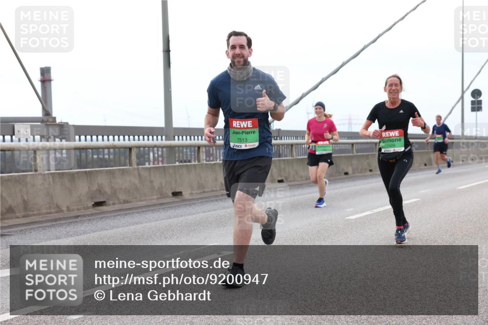 03.10.2025 - Köhlbrandbrückenlauf Lena Gebhardt http://msf.ph/oto/9200947 03.10.2025 15:42:38 Position 2 7513, 7428 meine-sportfotos.de