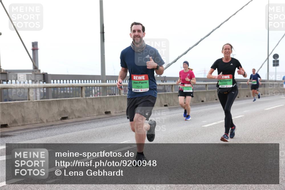 03.10.2025 - Köhlbrandbrückenlauf Lena Gebhardt http://msf.ph/oto/9200948 03.10.2025 15:42:38 Position 2 7513, 7428 meine-sportfotos.de