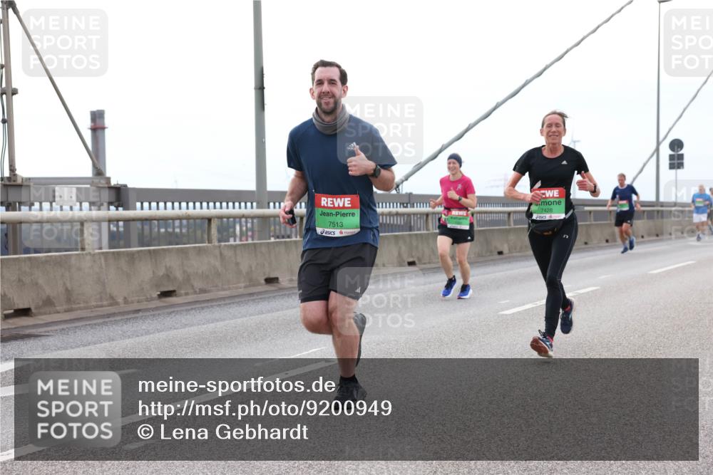 03.10.2025 - Köhlbrandbrückenlauf Lena Gebhardt http://msf.ph/oto/9200949 03.10.2025 15:42:38 Position 2 7513, 7428 meine-sportfotos.de
