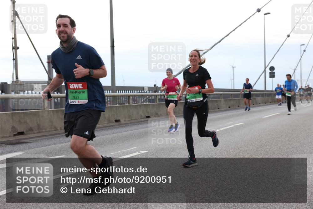 03.10.2025 - Köhlbrandbrückenlauf Lena Gebhardt http://msf.ph/oto/9200951 03.10.2025 15:42:39 Position 2 7513, 011, 7428 meine-sportfotos.de