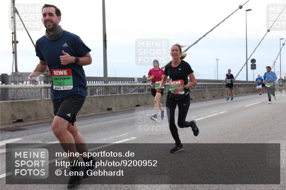 03.10.2025 - Köhlbrandbrückenlauf Lena Gebhardt http://msf.ph/oto/9200952 03.10.2025 15:42:39 Position 2 7513 meine-sportfotos.de