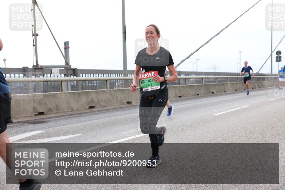 03.10.2025 - Köhlbrandbrückenlauf Lena Gebhardt http://msf.ph/oto/9200953 03.10.2025 15:42:39 Position 2 7428 meine-sportfotos.de