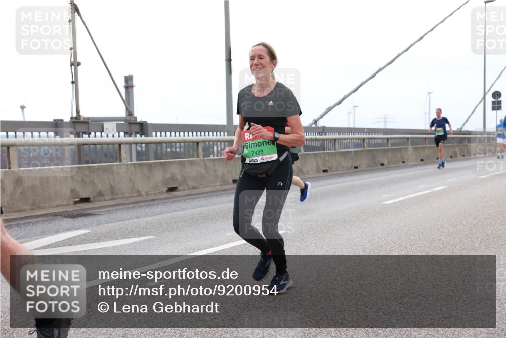 03.10.2025 - Köhlbrandbrückenlauf Lena Gebhardt http://msf.ph/oto/9200954 03.10.2025 15:42:39 Position 2 7428 meine-sportfotos.de