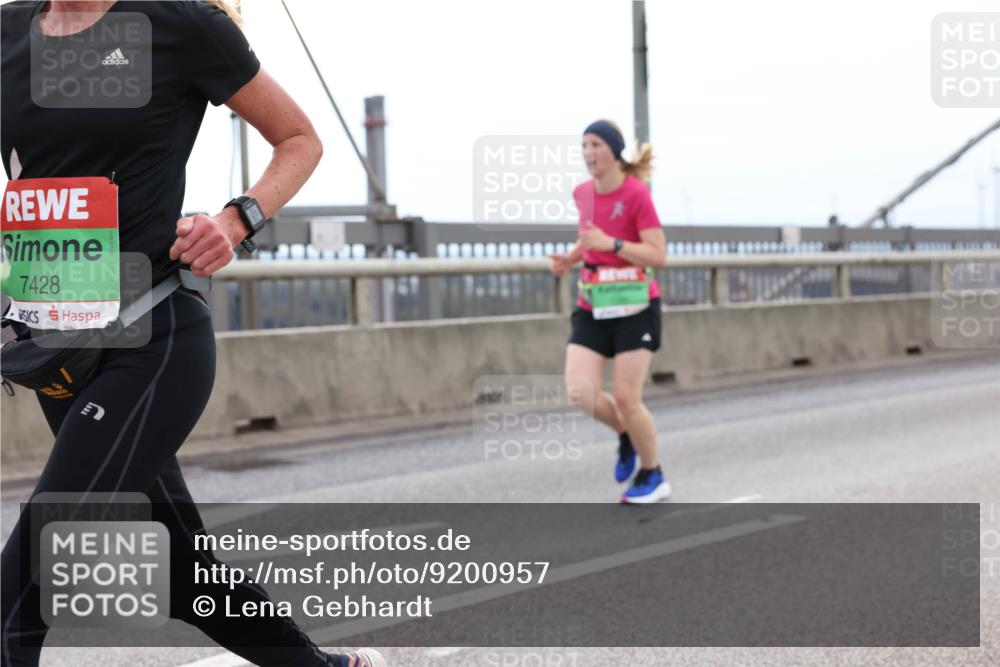 03.10.2025 - Köhlbrandbrückenlauf Lena Gebhardt http://msf.ph/oto/9200957 03.10.2025 15:42:40 Position 2 7428 meine-sportfotos.de
