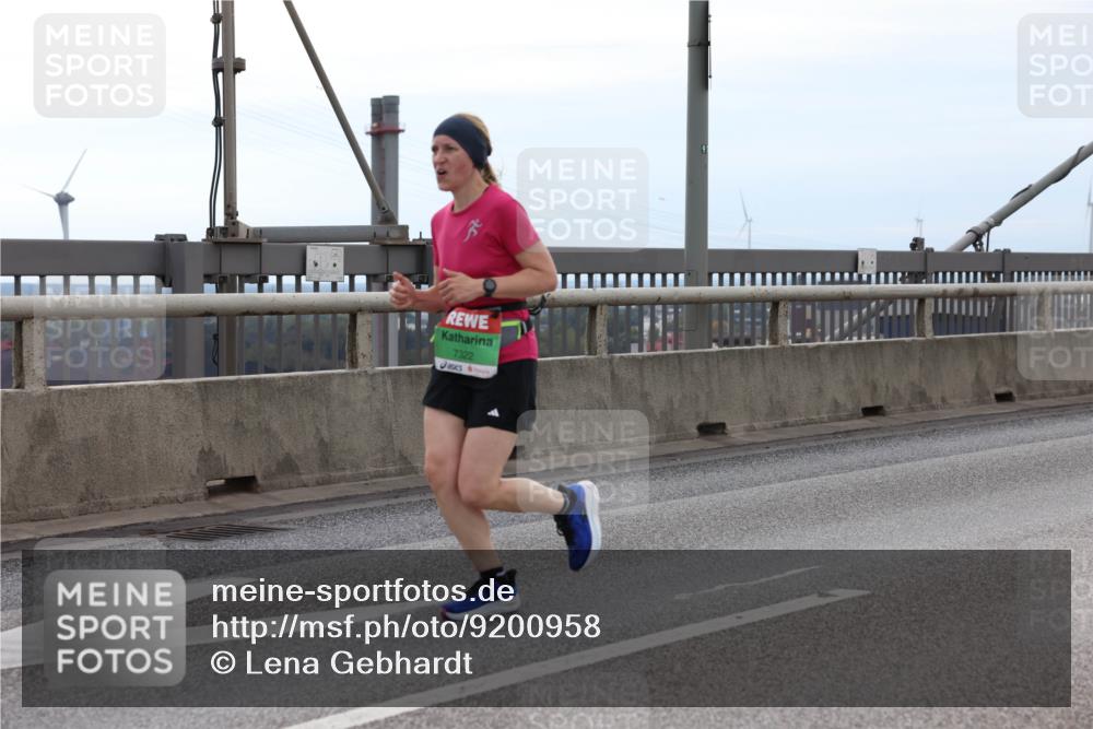 03.10.2025 - Köhlbrandbrückenlauf Lena Gebhardt http://msf.ph/oto/9200958 03.10.2025 15:42:40 Position 2 7322 meine-sportfotos.de