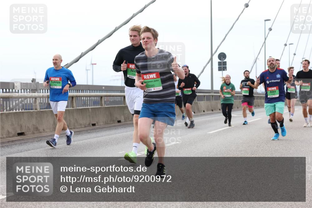 03.10.2025 - Köhlbrandbrückenlauf Lena Gebhardt http://msf.ph/oto/9200972 03.10.2025 15:42:45 Position 2 734, 7560, 077, 7192 meine-sportfotos.de