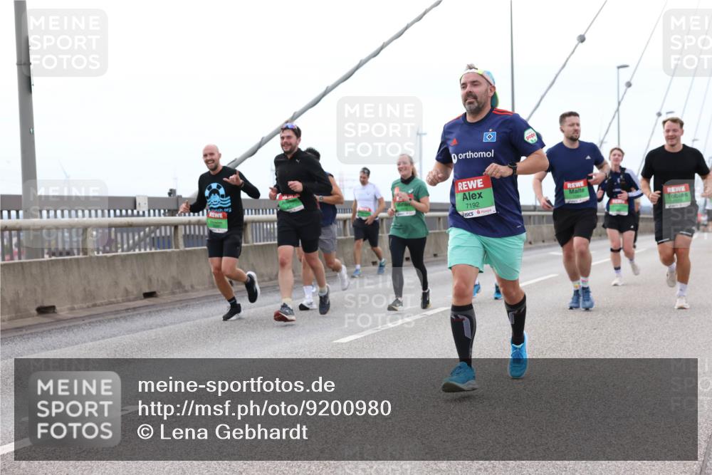 03.10.2025 - Köhlbrandbrückenlauf Lena Gebhardt http://msf.ph/oto/9200980 03.10.2025 15:42:47 Position 2 7192 meine-sportfotos.de