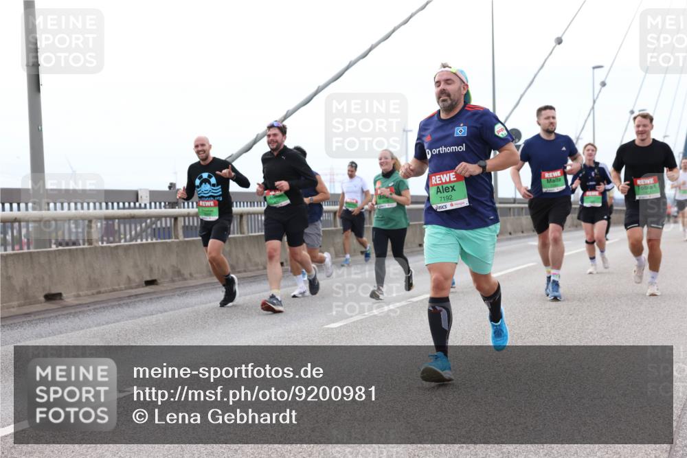 03.10.2025 - Köhlbrandbrückenlauf Lena Gebhardt http://msf.ph/oto/9200981 03.10.2025 15:42:47 Position 2 7192 meine-sportfotos.de