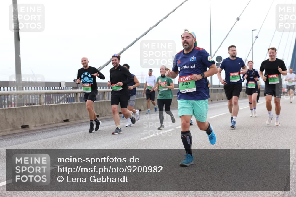 03.10.2025 - Köhlbrandbrückenlauf Lena Gebhardt http://msf.ph/oto/9200982 03.10.2025 15:42:47 Position 2 7192 meine-sportfotos.de
