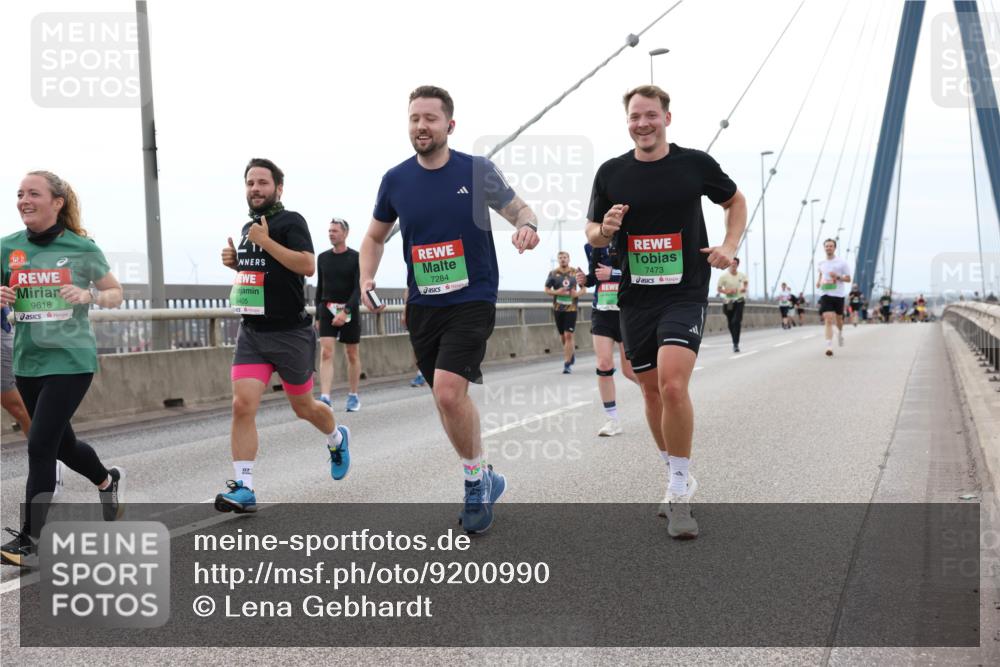 03.10.2025 - Köhlbrandbrückenlauf Lena Gebhardt http://msf.ph/oto/9200990 03.10.2025 15:42:49 Position 2 9618, 9405, 7284, 7473 meine-sportfotos.de