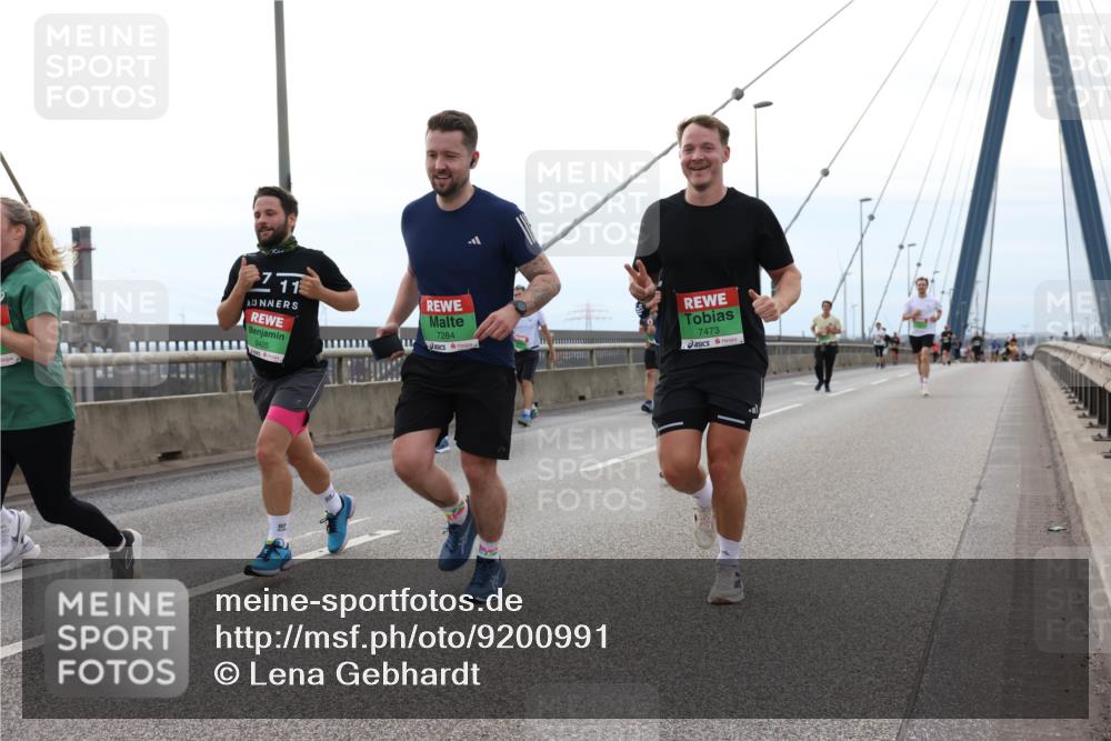 03.10.2025 - Köhlbrandbrückenlauf Lena Gebhardt http://msf.ph/oto/9200991 03.10.2025 15:42:50 Position 2 711, 9405, 7284, 7473 meine-sportfotos.de