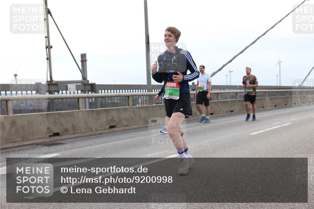 03.10.2025 - Köhlbrandbrückenlauf Lena Gebhardt http://msf.ph/oto/9200998 03.10.2025 15:42:51 Position 2 7228 meine-sportfotos.de