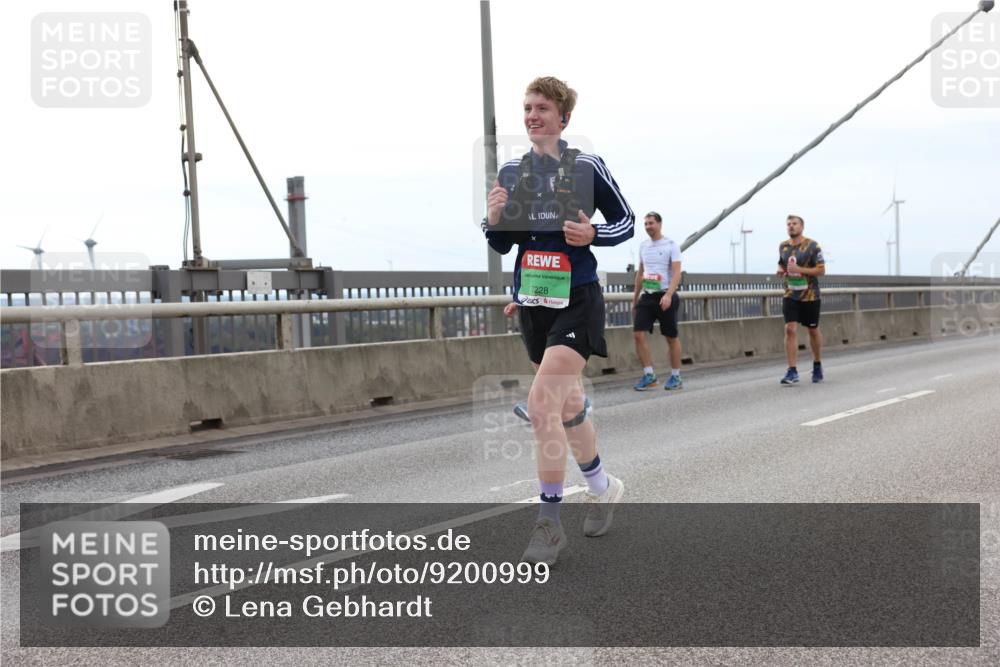 03.10.2025 - Köhlbrandbrückenlauf Lena Gebhardt http://msf.ph/oto/9200999 03.10.2025 15:42:51 Position 2 7228 meine-sportfotos.de