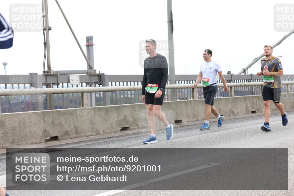 03.10.2025 - Köhlbrandbrückenlauf Lena Gebhardt http://msf.ph/oto/9201001 03.10.2025 15:42:52 Position 2 7241 meine-sportfotos.de