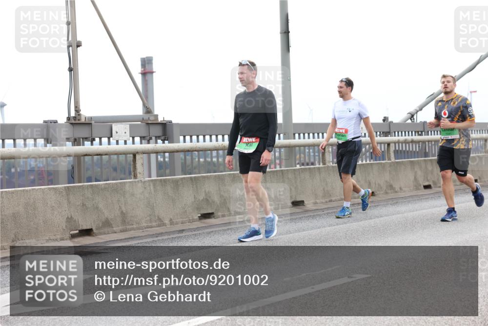 03.10.2025 - Köhlbrandbrückenlauf Lena Gebhardt http://msf.ph/oto/9201002 03.10.2025 15:42:52 Position 2 7241 meine-sportfotos.de