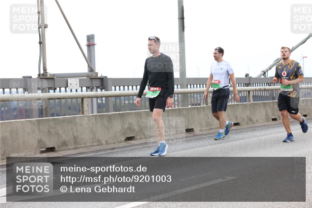 03.10.2025 - Köhlbrandbrückenlauf Lena Gebhardt http://msf.ph/oto/9201003 03.10.2025 15:42:52 Position 2 9417, 418, 7241 meine-sportfotos.de
