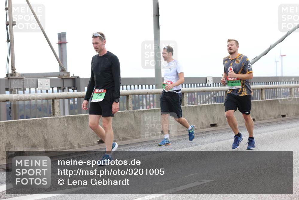 03.10.2025 - Köhlbrandbrückenlauf Lena Gebhardt http://msf.ph/oto/9201005 03.10.2025 15:42:52 Position 2 9417, 7241 meine-sportfotos.de