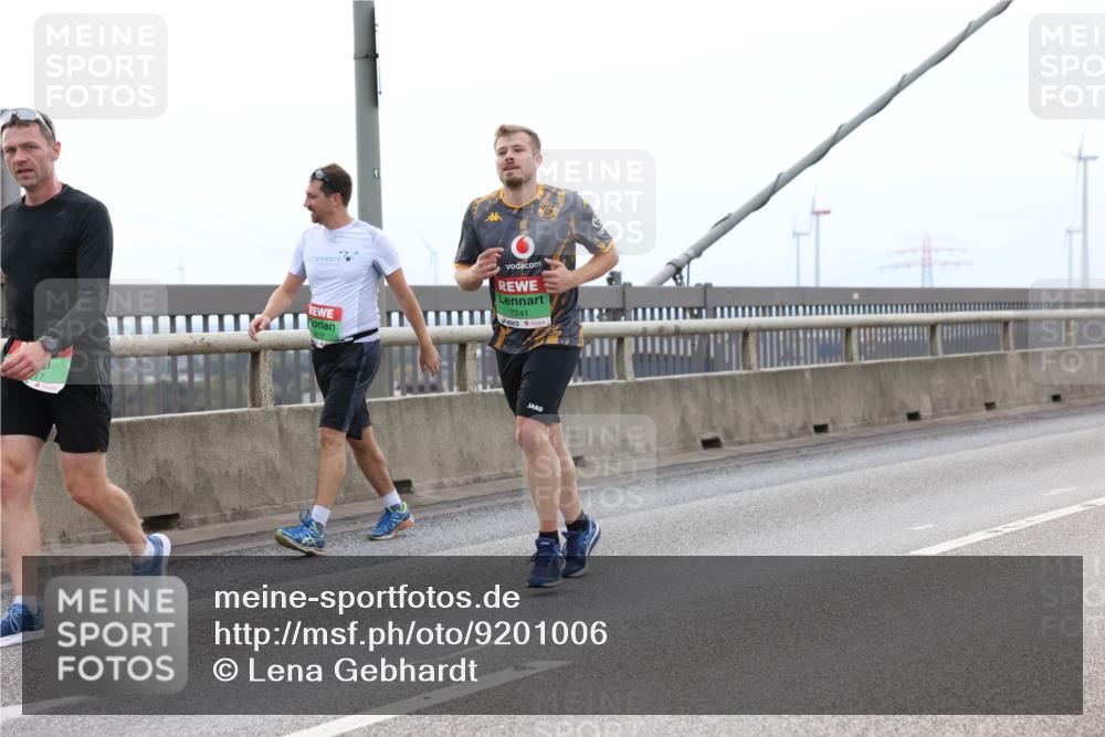 03.10.2025 - Köhlbrandbrückenlauf Lena Gebhardt http://msf.ph/oto/9201006 03.10.2025 15:42:53 Position 2 7241 meine-sportfotos.de