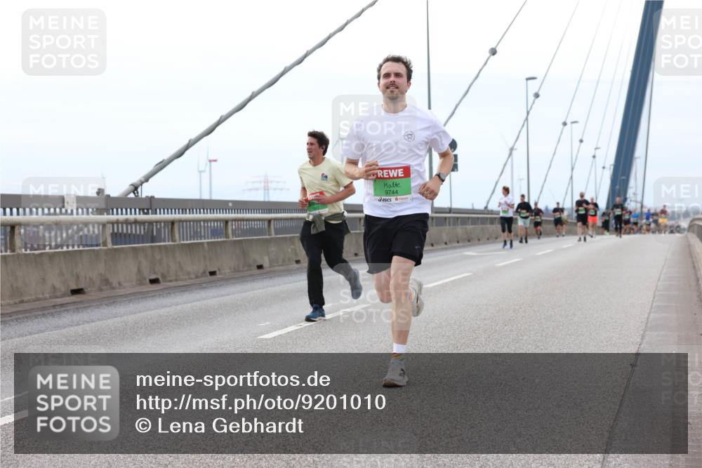 03.10.2025 - Köhlbrandbrückenlauf Lena Gebhardt http://msf.ph/oto/9201010 03.10.2025 15:42:54 Position 2 9744 meine-sportfotos.de