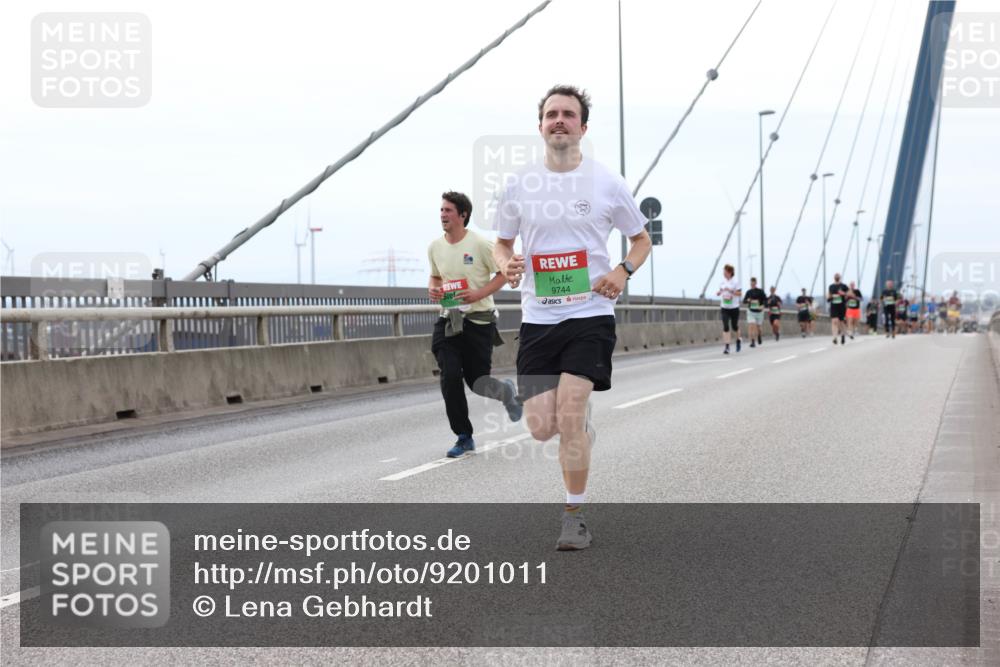 03.10.2025 - Köhlbrandbrückenlauf Lena Gebhardt http://msf.ph/oto/9201011 03.10.2025 15:42:54 Position 2 9744 meine-sportfotos.de