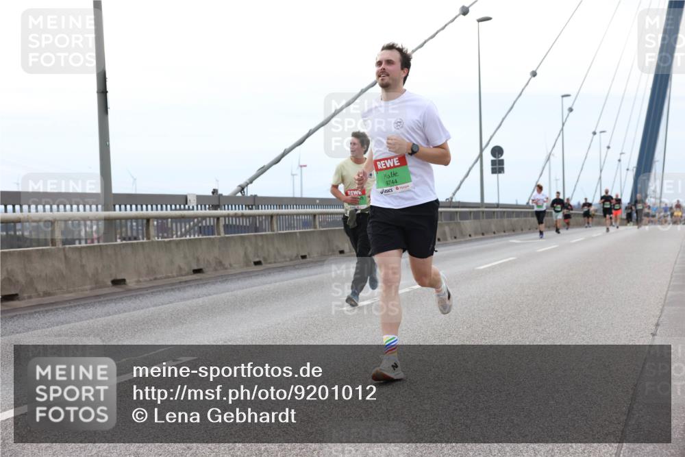 03.10.2025 - Köhlbrandbrückenlauf Lena Gebhardt http://msf.ph/oto/9201012 03.10.2025 15:42:54 Position 2 9744 meine-sportfotos.de