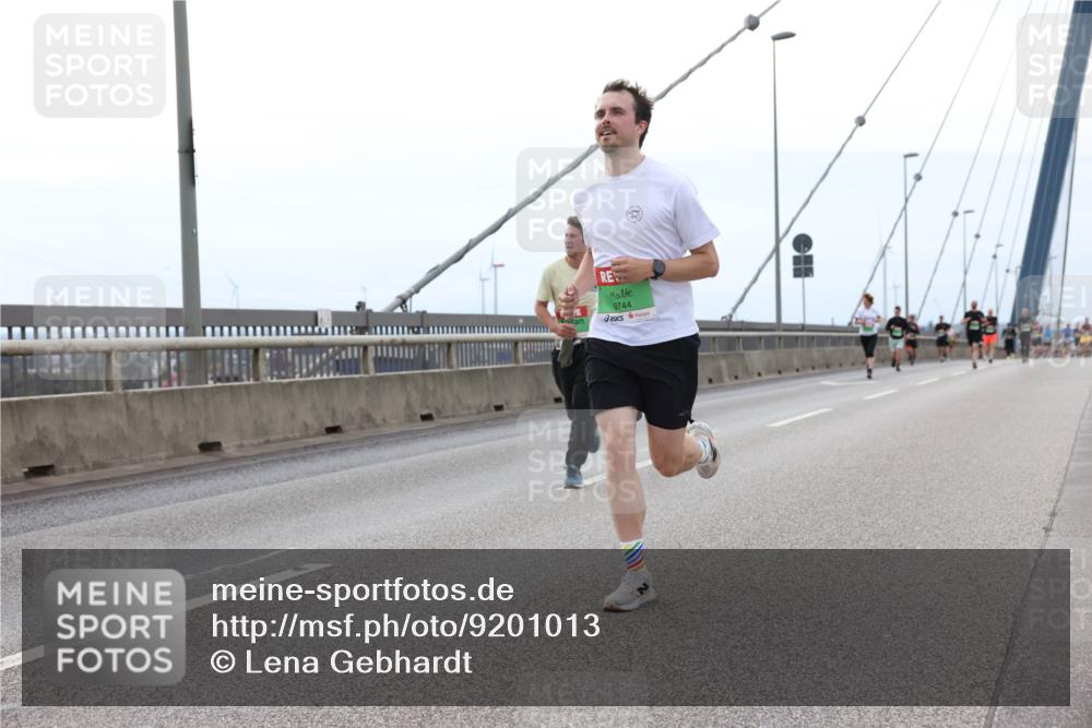 03.10.2025 - Köhlbrandbrückenlauf Lena Gebhardt http://msf.ph/oto/9201013 03.10.2025 15:42:54 Position 2 9744 meine-sportfotos.de