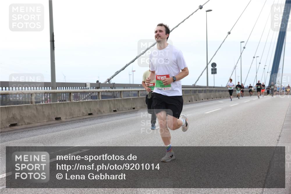 03.10.2025 - Köhlbrandbrückenlauf Lena Gebhardt http://msf.ph/oto/9201014 03.10.2025 15:42:54 Position 2 9744 meine-sportfotos.de