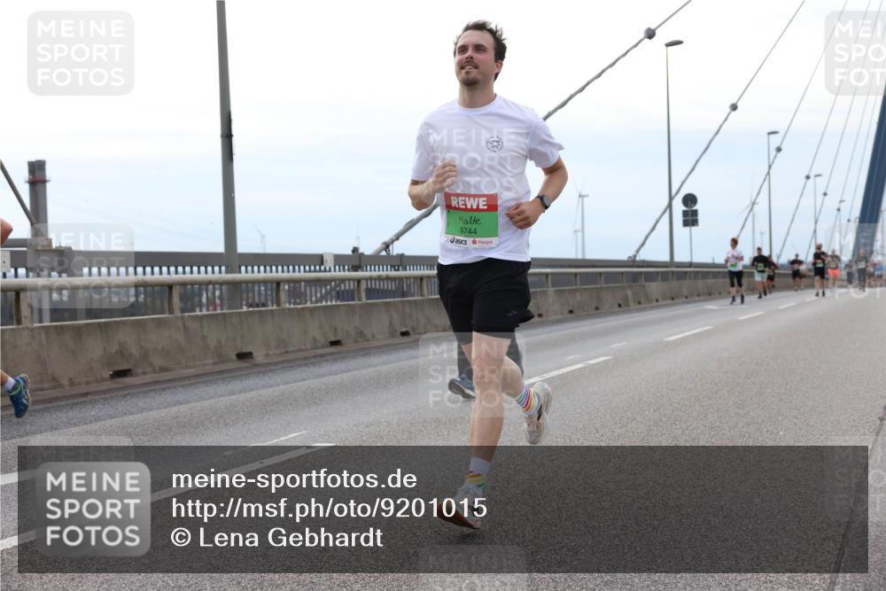 03.10.2025 - Köhlbrandbrückenlauf Lena Gebhardt http://msf.ph/oto/9201015 03.10.2025 15:42:55 Position 2 9744 meine-sportfotos.de