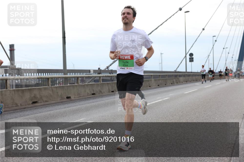 03.10.2025 - Köhlbrandbrückenlauf Lena Gebhardt http://msf.ph/oto/9201016 03.10.2025 15:42:55 Position 2 9744 meine-sportfotos.de